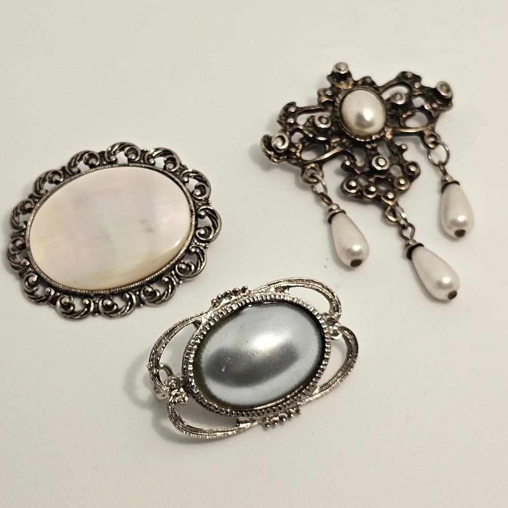 Elegant Pearl and Silver Brooch Set